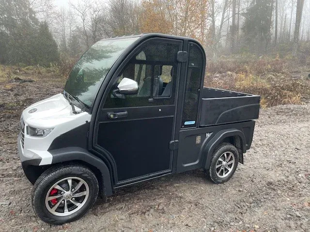 Italcar C2C.6 med hytt och flak på en skogsväg